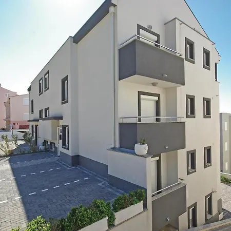 1 Bedroom Lovely In * Makarska
