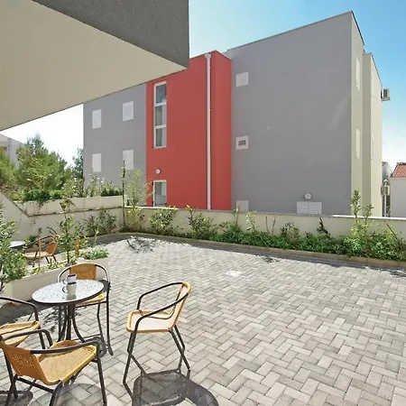 1 Bedroom Lovely In Apartment
