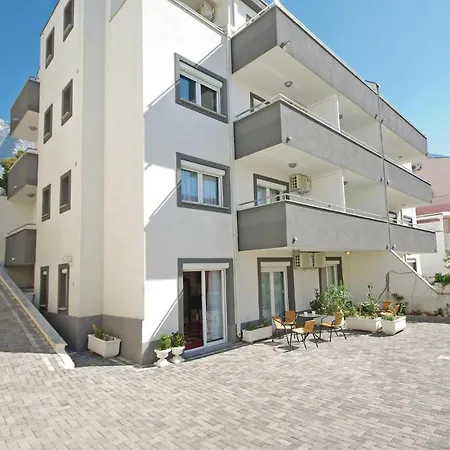 1 Bedroom Lovely In Apartment