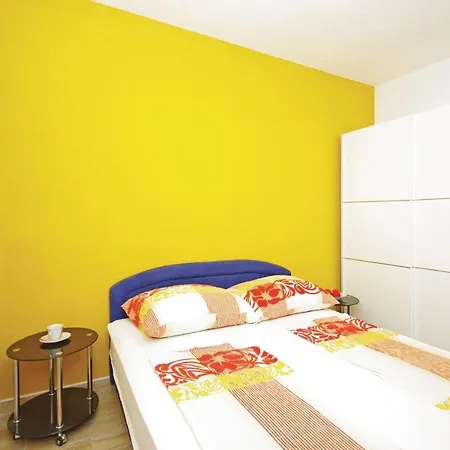 Apartment 1 Bedroom Lovely In *
