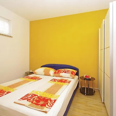 1 Bedroom Lovely In Makarska