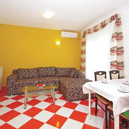 1 Bedroom Lovely In Apartment *